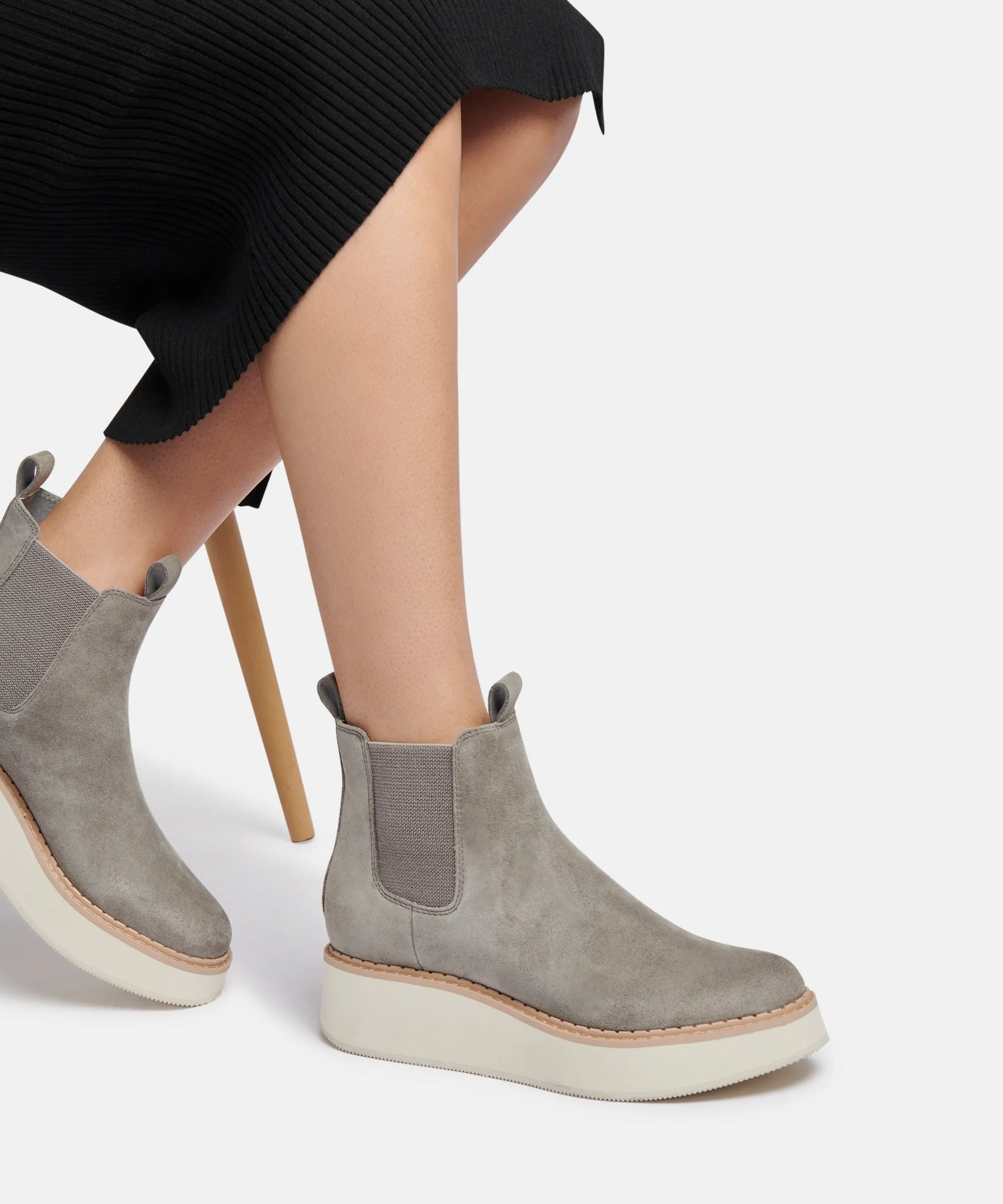 ARLETE BOOTIES CHARCOAL SUEDE re:vita